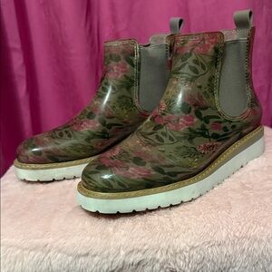 Floral Chelsea Rain Boots - Green and Pink